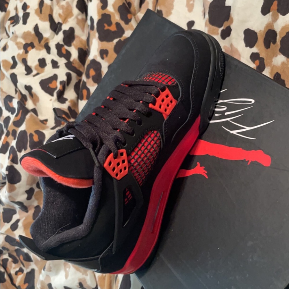 Jordan 4 red thunder